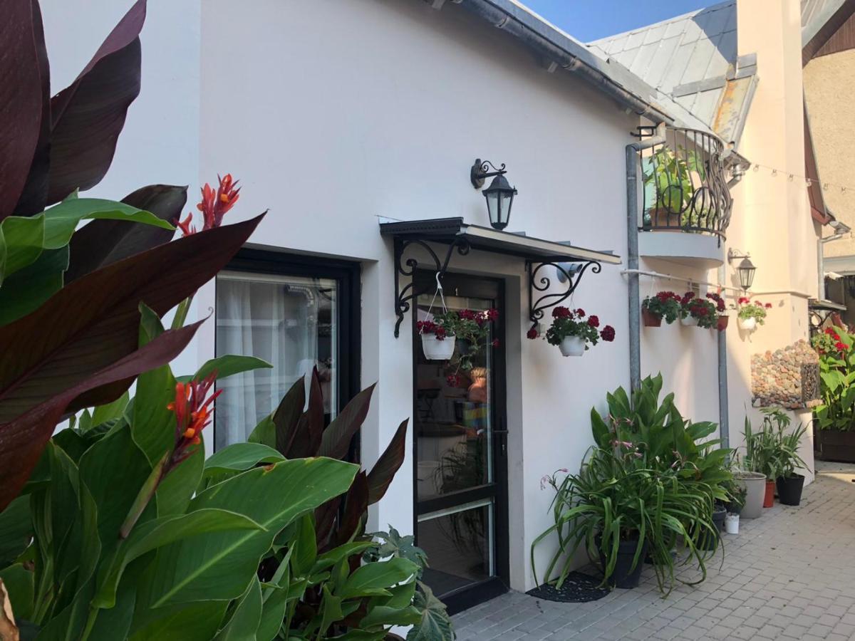 Guest House Nika - Cottages And Rooms In The Heart Of Palanga City Center 外观 照片