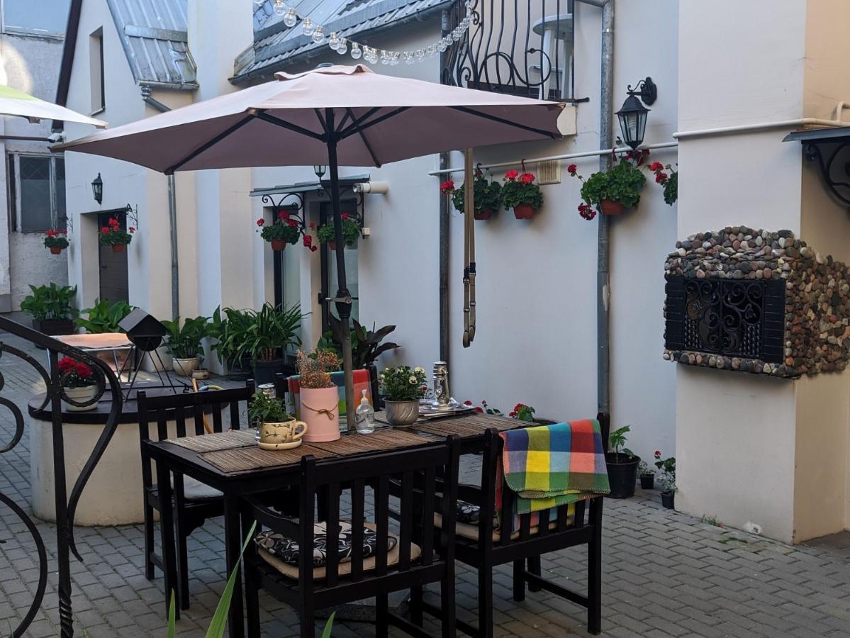 Guest House Nika - Cottages And Rooms In The Heart Of Palanga City Center 外观 照片