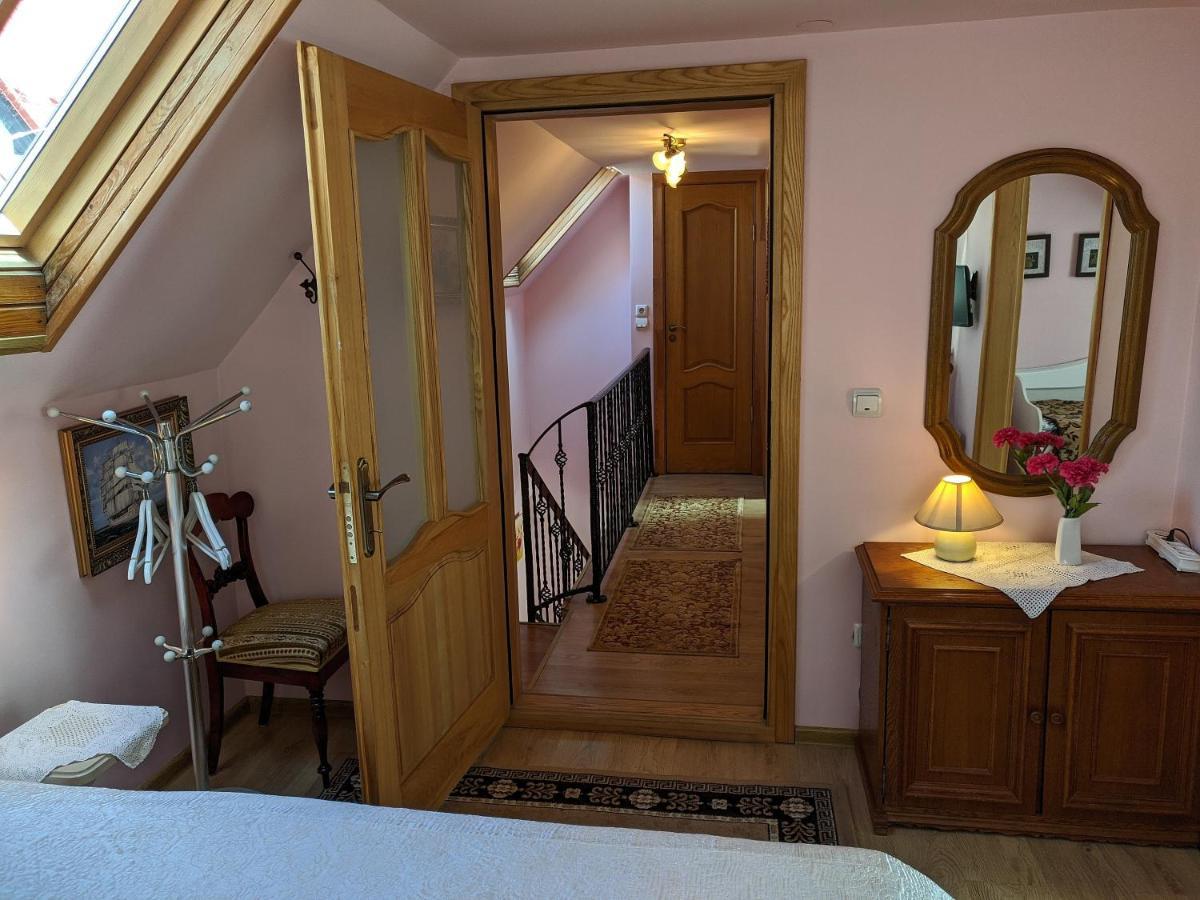Guest House Nika - Cottages And Rooms In The Heart Of Palanga City Center 外观 照片