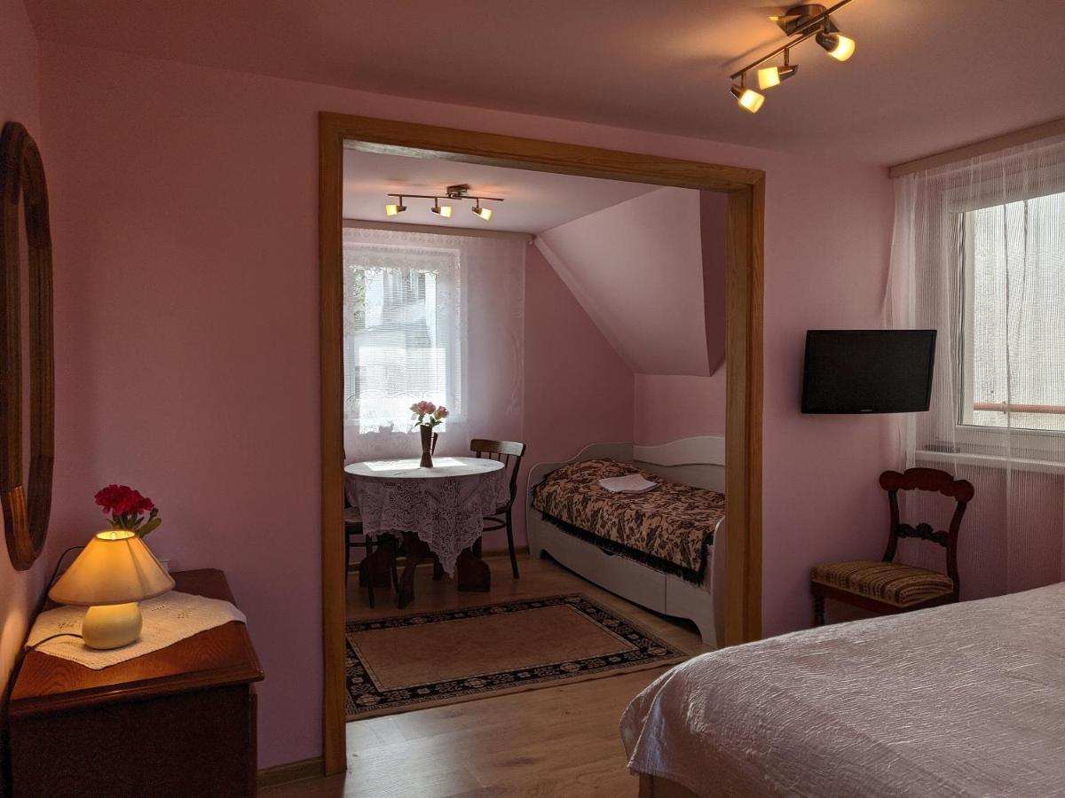 Guest House Nika - Cottages And Rooms In The Heart Of Palanga City Center 外观 照片