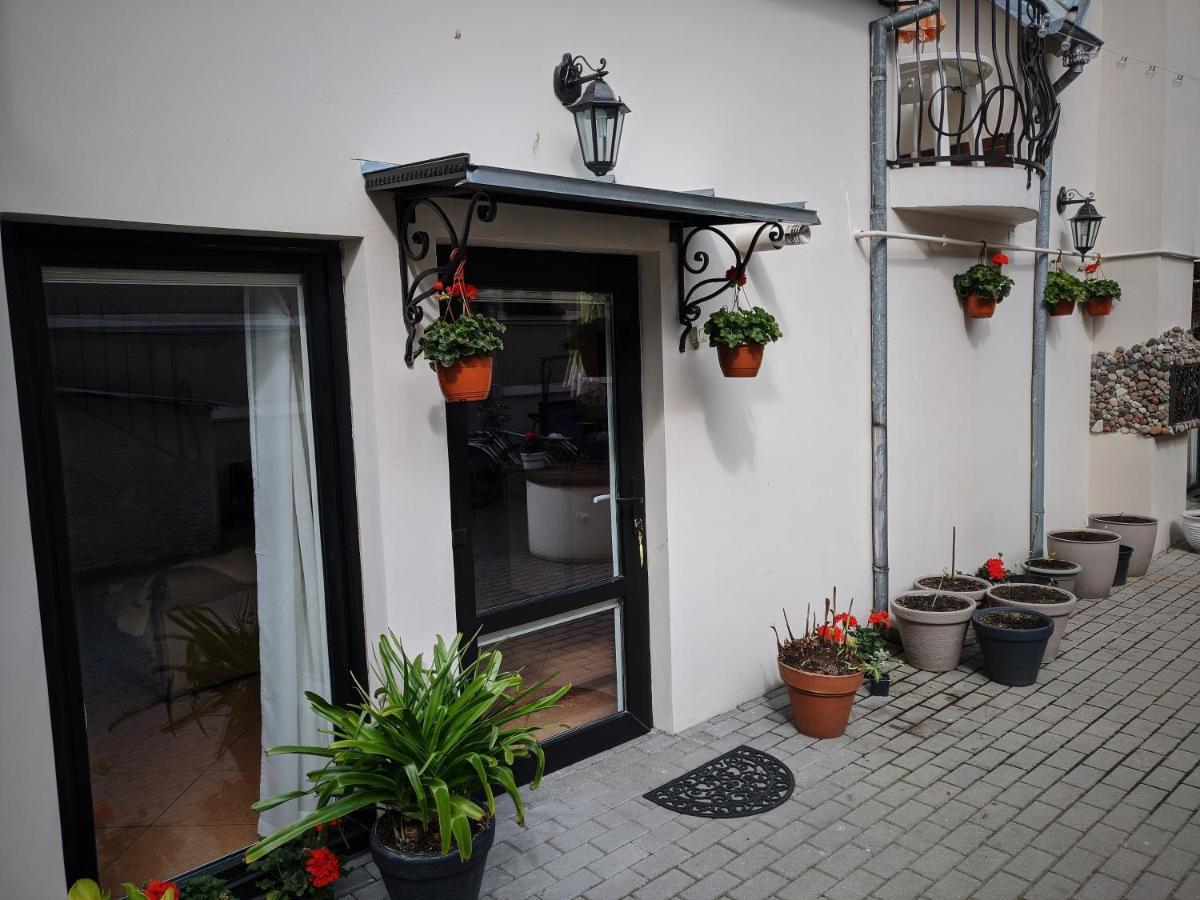 Guest House Nika - Cottages And Rooms In The Heart Of Palanga City Center 外观 照片